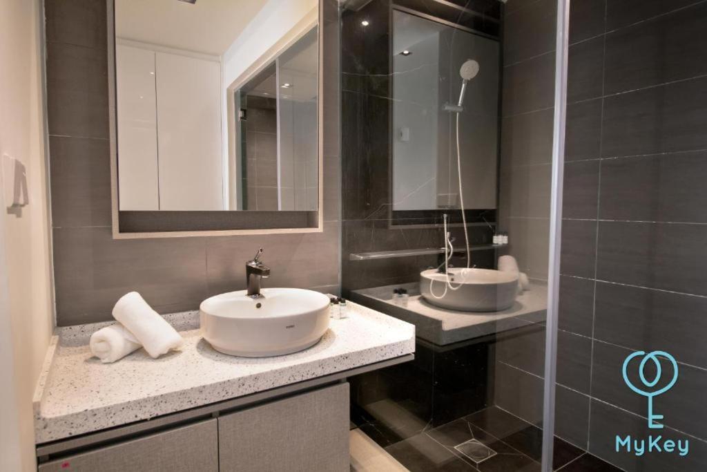Expressionz Professional Suites By Mykey Kuala Lumpur Kültér fotó Bathroom