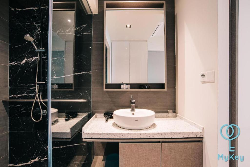 Expressionz Professional Suites By Mykey Kuala Lumpur Kültér fotó Bathroom