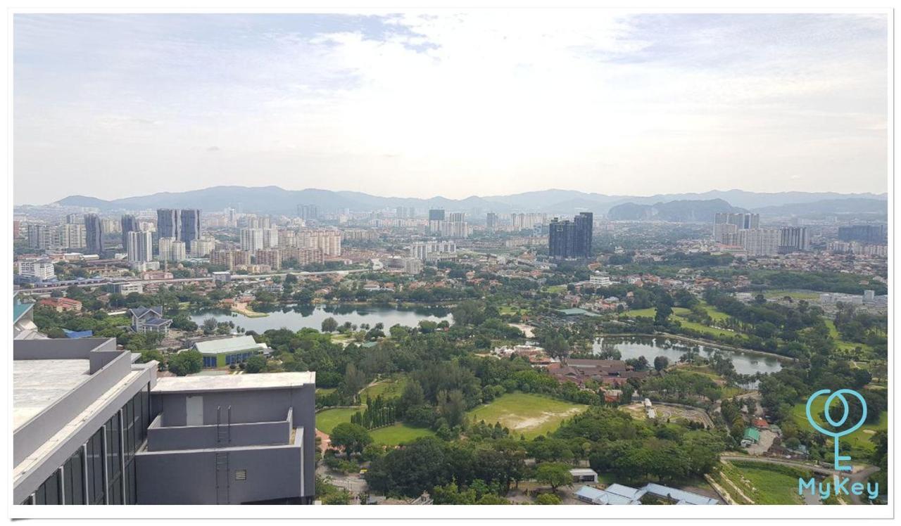 Expressionz Professional Suites By Mykey Kuala Lumpur Kültér fotó View of the park from the residential area