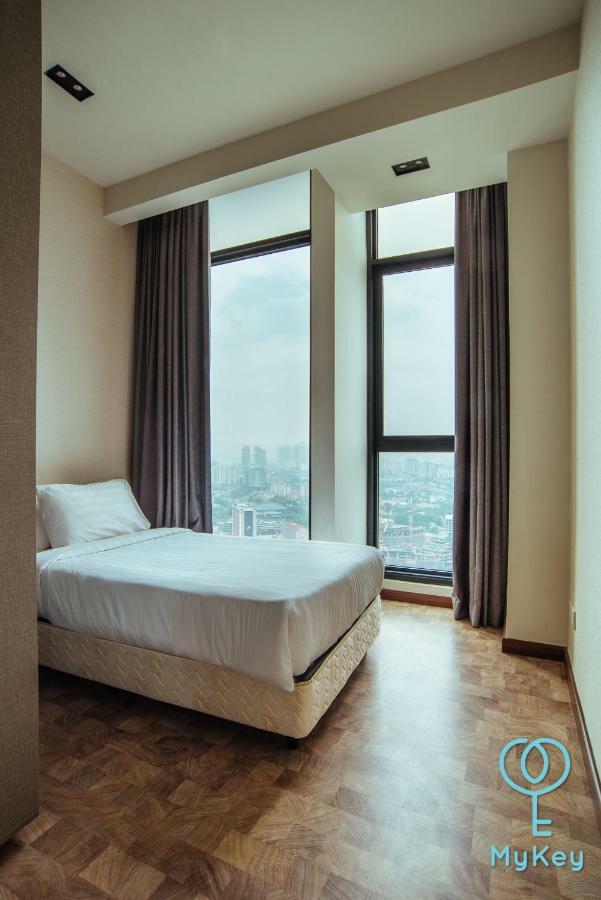Expressionz Professional Suites By Mykey Kuala Lumpur Kültér fotó A bedroom at the hotel